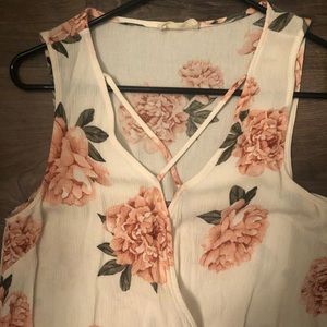 Very cute floral crossed design tank top